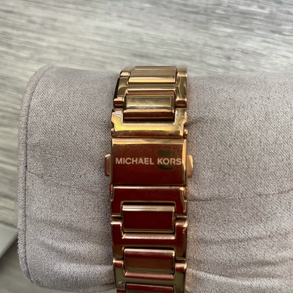 MICHAEL KORS WATCH ROSE GOLD - Picture 4 of 6